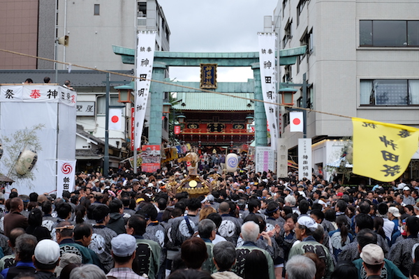 El punto de destino de los palanquines era este templo de Akihabara