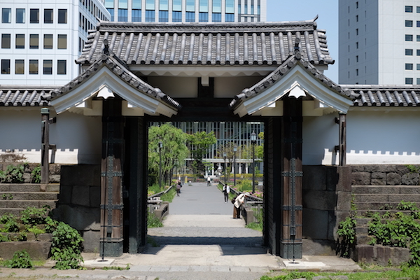 La salida este del parque Kitanomaru