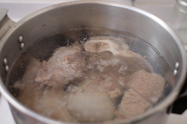 La carne está lista para añadir los garbanzos
