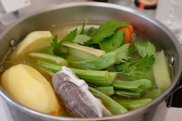 Añadirmos las verduras a la olla