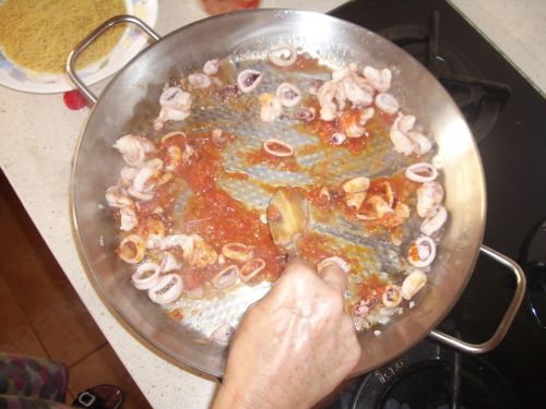 Añadimos pimentón y tomate