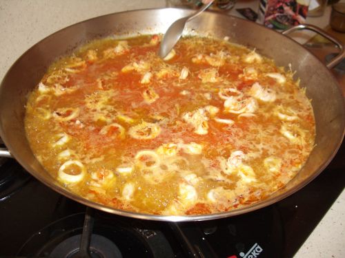 Cuando empiece a hervir, añadimos el fideo
