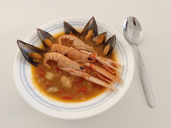 Sopa de cigalas emplatada