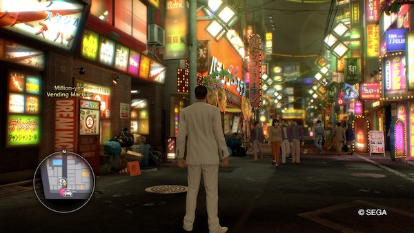 Kiryu Kazuma en el barrio de Kamurocho